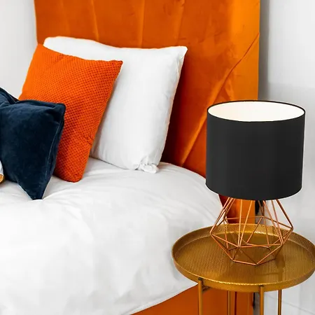 Apartment Luxury Centre 5 Bed House With En-suite, Bbq, On-site Parking By Azura Nights Birmingham