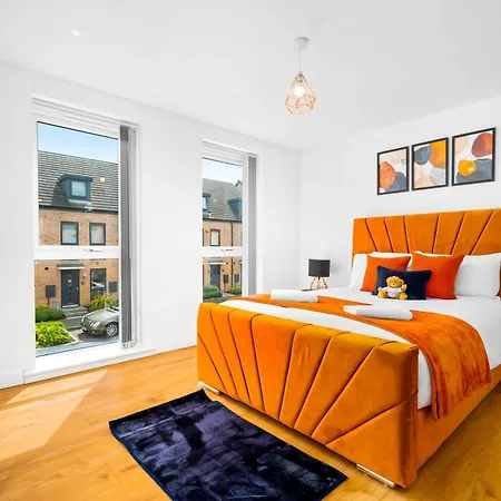 Apartment Luxury Centre 5 Bed House With En-suite, Bbq, On-site Parking By Azura Nights
