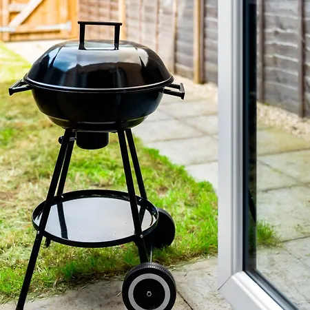 Luxury Centre 5 Bed House With En-suite, Bbq, On-site Parking By Azura Nights Apartment Birmingham