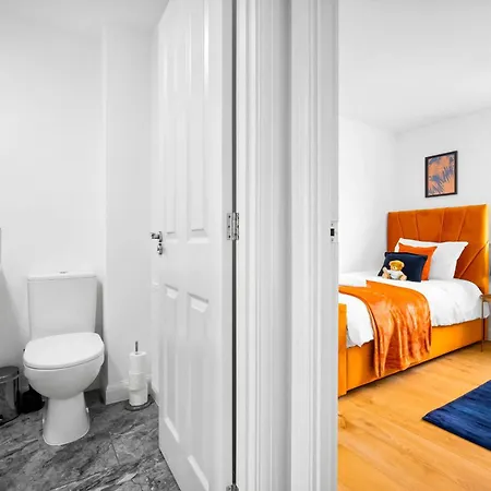 Luxury Centre 5 Bed House With En-suite, Bbq, On-site Parking By Azura Nights