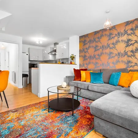Apartment Luxury Centre 5 Bed House With En-suite, Bbq, On-site Parking By Azura Nights *