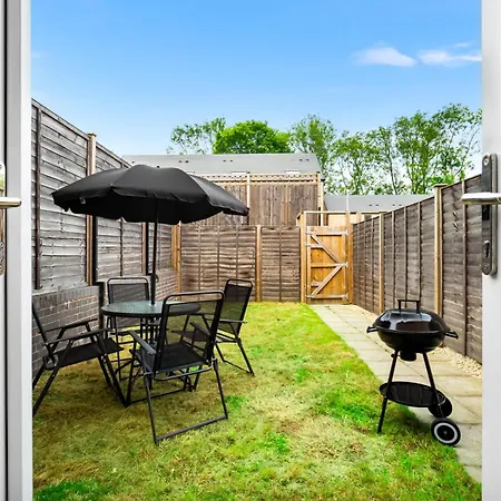 Apartment Luxury Centre 5 Bed House With En-suite, Bbq, On-site Parking By Azura Nights *