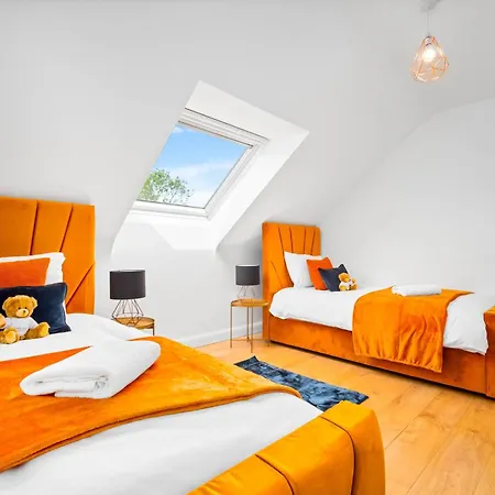Apartment Luxury Centre 5 Bed House With En-suite, Bbq, On-site Parking By Azura Nights *